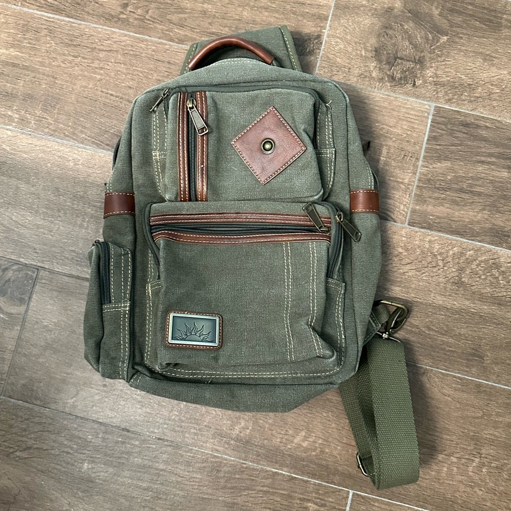 Multi-pocket crossbody bag